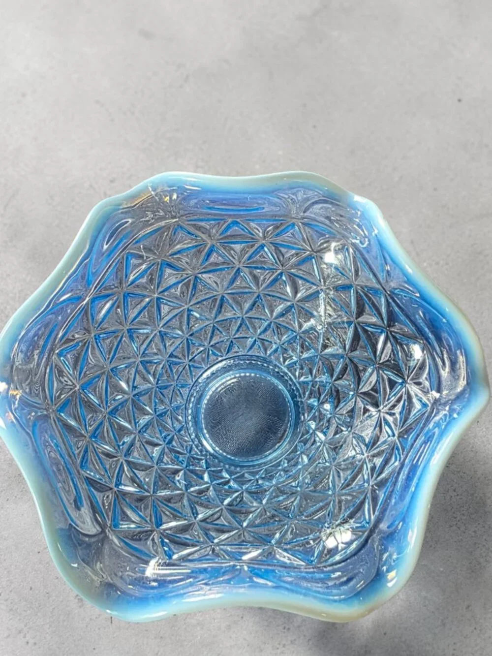 VINTAGE FENTON Diamond Lace Blue Opalescent Art Glass Ruffled Footed Compote Dis